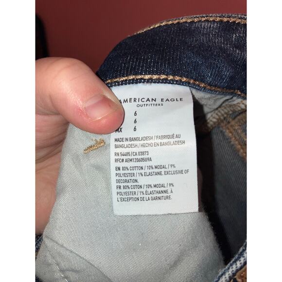 American Eagle High Rise Distressed Denim Mom Shorts Size 6 - Picture 6 of 7